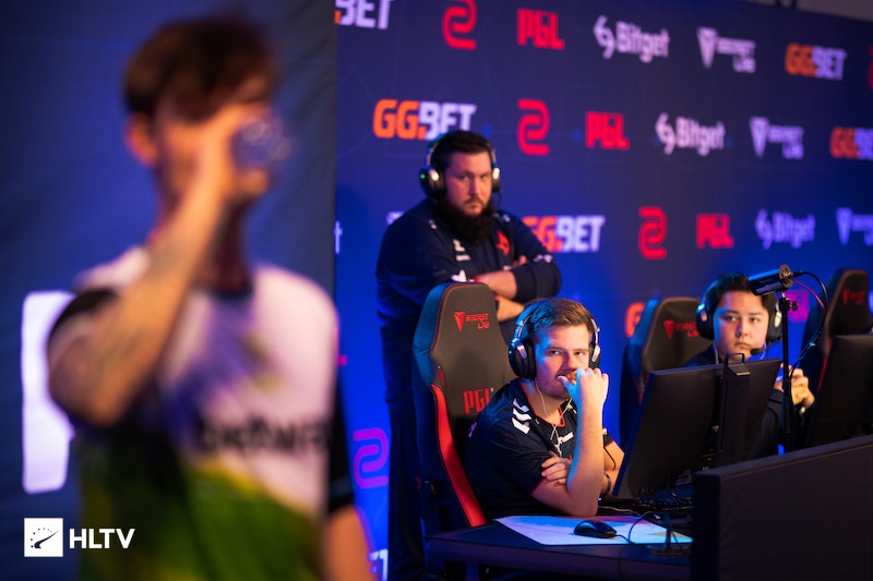 也为红牛车 也为红牛车