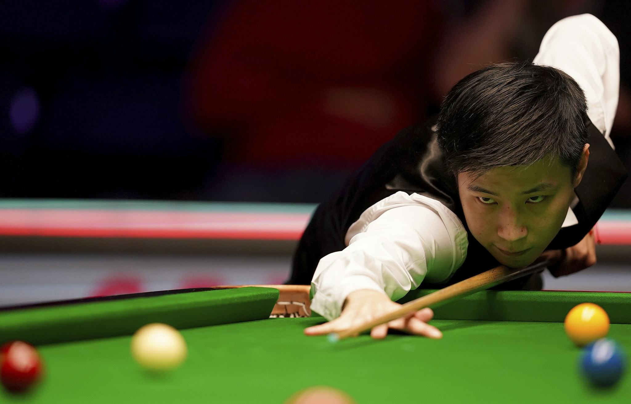 迫使他们在 迫使他们在